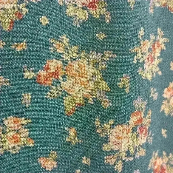 American Eagle Mini Floral Skirt (405) - Picture 9 of 11